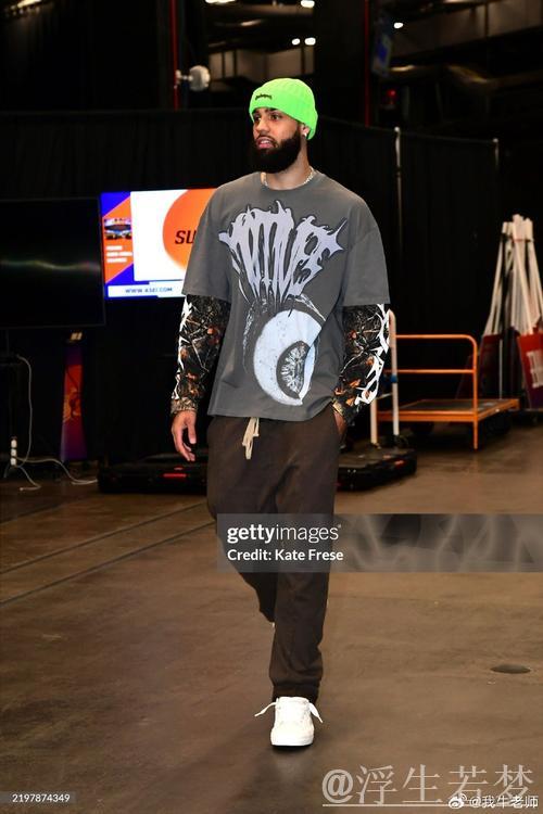 格兰姆斯数据全面！全场9投3中砍下10分9篮板4助攻1抢断1盖帽